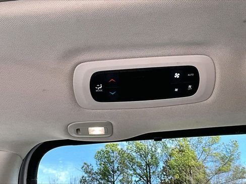 Certified 2022 Chrysler Pacifica Limited image 17