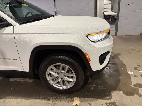 New 2026 Jeep Grand Cherokee Laredo X AWD/4WD image 2