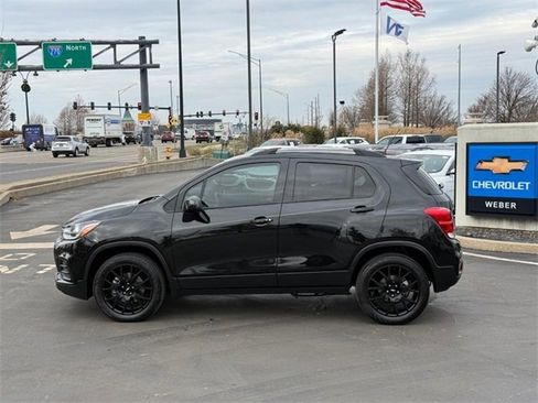 Used 2022 Chevrolet Trax LT w/ Premium Seat Package image 2