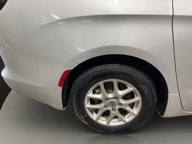 Used 2023 Chrysler Voyager LX FWD image 37