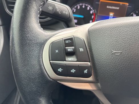 Used 2022 Ford Explorer XLT image 14
