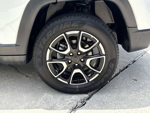 Used 2025 Jeep Compass Trailhawk w/ Trailer Tow Group AWD/4WD image 4