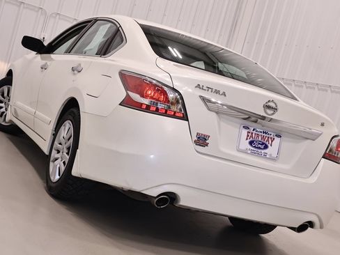 Used 2015 Nissan Altima 2.5 S w/ Power Driver Seat Package FWD image 29