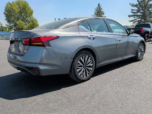 Used 2024 Nissan Altima 2.5 SV FWD image 3