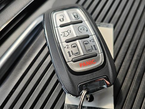 New 2026 Chrysler Pacifica Limited w/ Uconnect Theater Family Group image 23