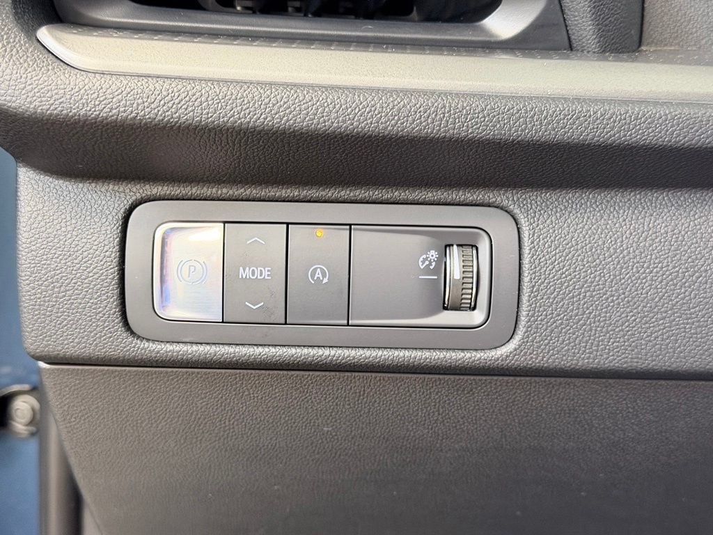 Used 2025 Chevrolet Traverse LT FWD image 46