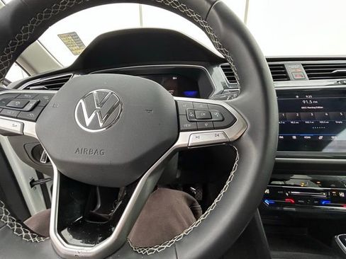Used 2024 Volkswagen Tiguan SE image 16