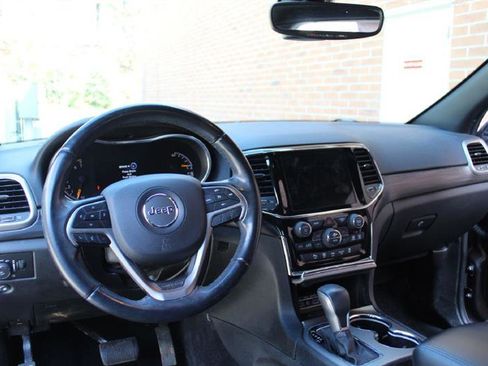 Used 2019 Jeep Grand Cherokee Laredo w/ 18" Wheel & 8.4" Radio Group AWD/4WD image 13