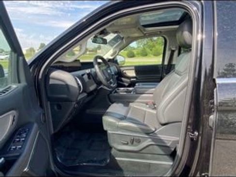Used 2025 Ford Expedition Active AWD/4WD image 11