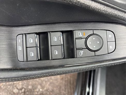 Used 2023 Nissan Rogue SV image 32