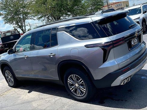 Used 2026 Chevrolet Traverse LT w/ Driver Confidence Package FWD image 5