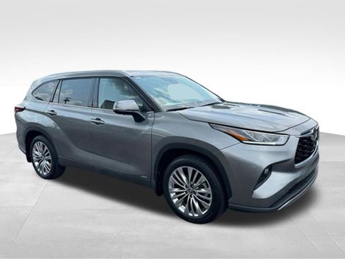 Certified 2026 Toyota Highlander Platinum AWD/4WD image 10