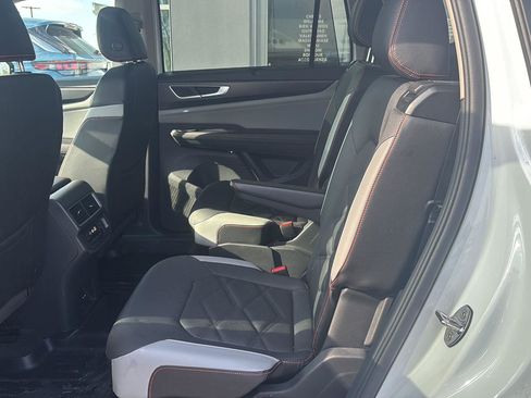 Used 2025 Volkswagen Atlas Peak Edition SE image 11
