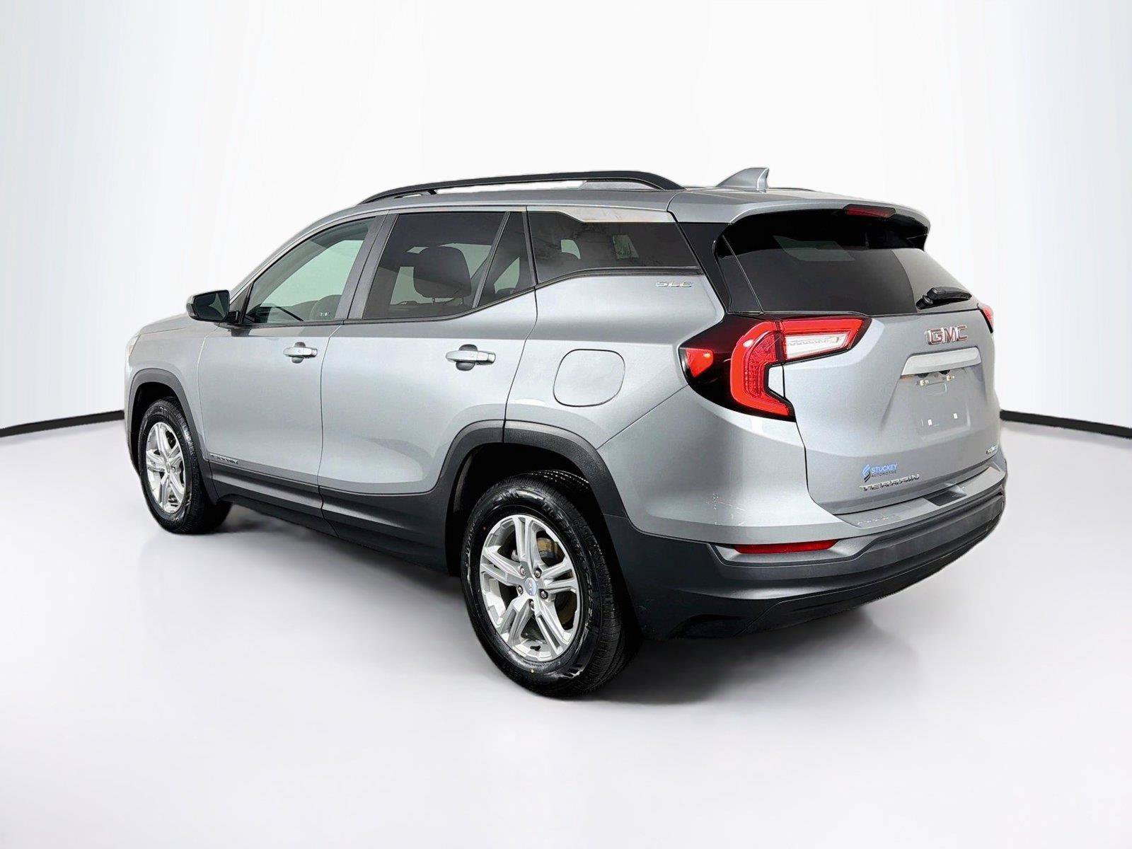 Used 2023 GMC Terrain SLE w/ Driver Convenience Package AWD/4WD image 9