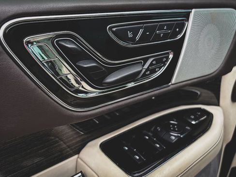 Used 2018 Lincoln Navigator L Black Label AWD/4WD image 9
