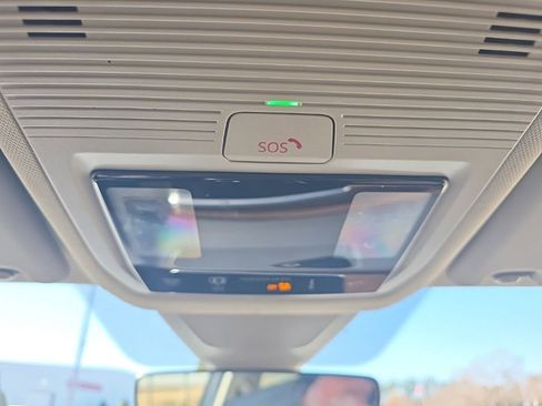 Used 2025 Volkswagen Atlas SE image 32