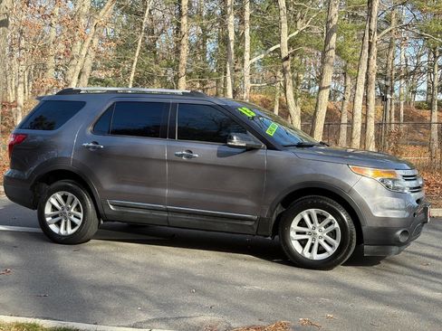 Used 2013 Ford Explorer XLT image 4