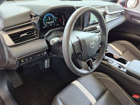 Used 2025 Toyota Camry SE w/ Convenience Package FWD image 9