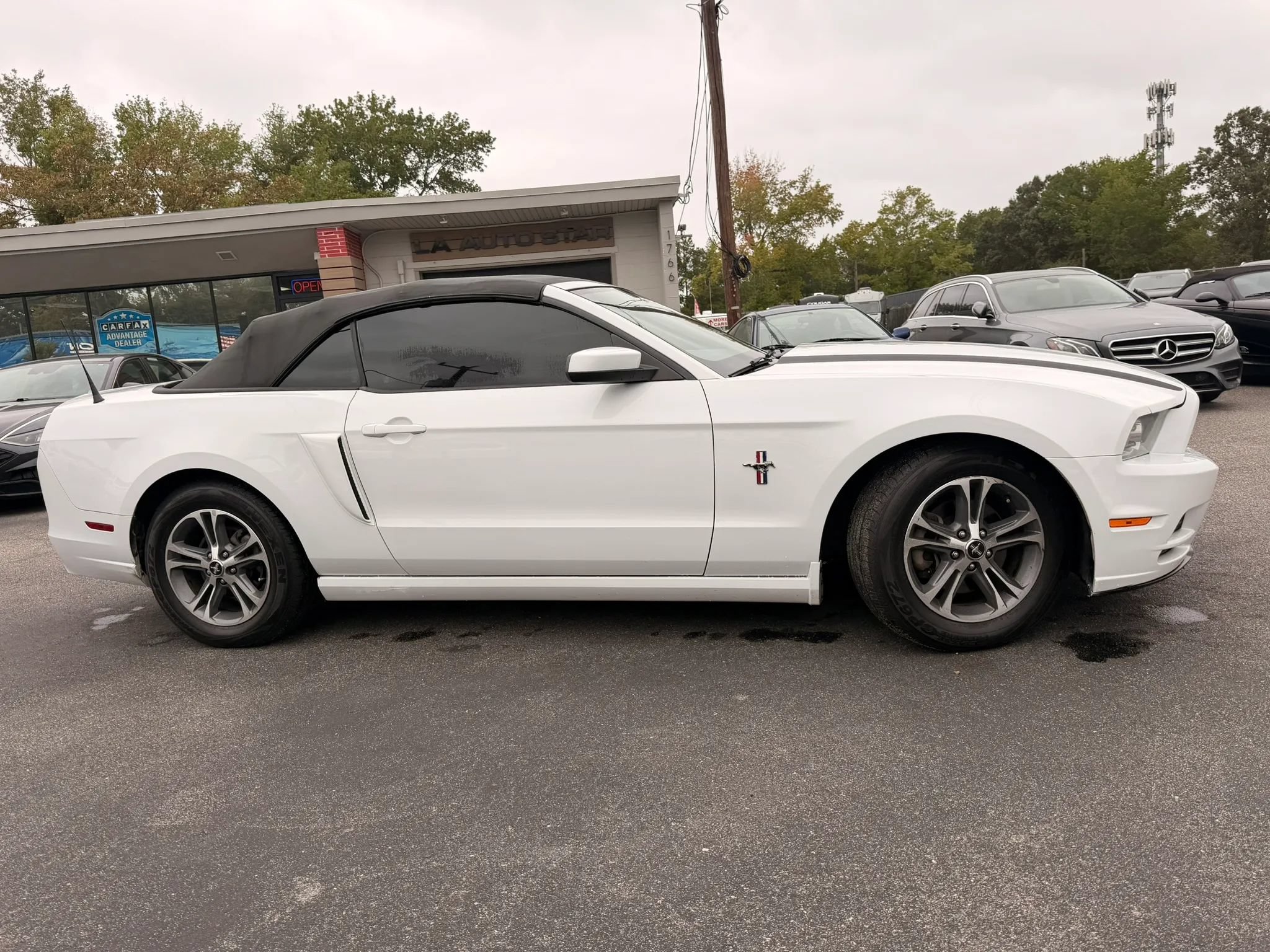 Used 2014 Ford Mustang Premium RWD image 3