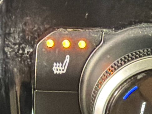 Used 2021 Toyota Highlander XLE image 32