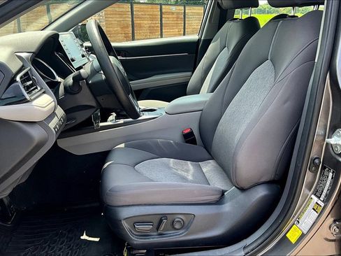Used 2023 Toyota Camry LE FWD image 27
