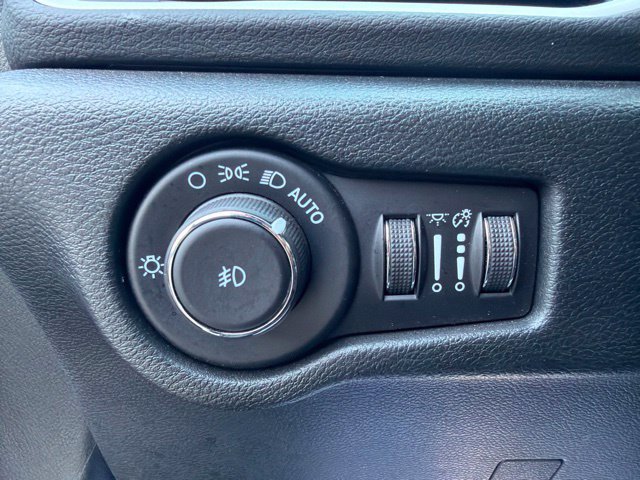 Used 2026 Chrysler Pacifica Select FWD image 20