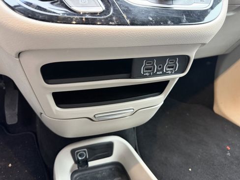 Used 2024 Chrysler Pacifica Touring-L image 24