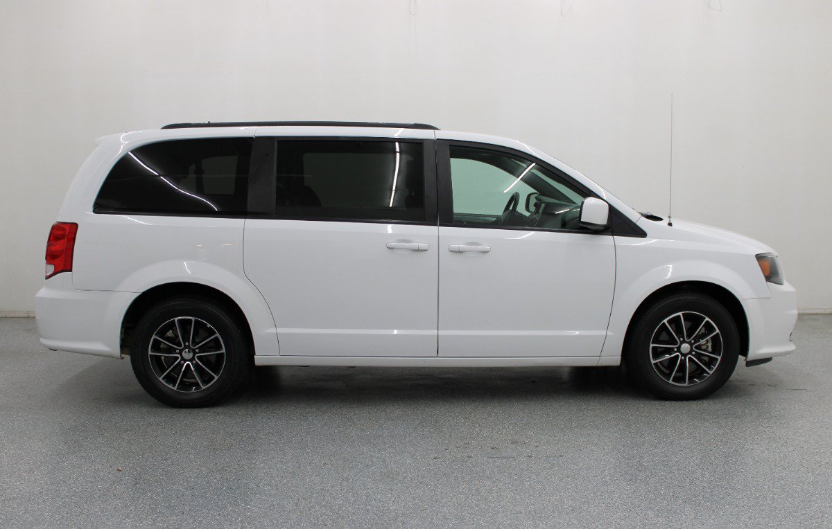 Used 2019 Dodge Grand Caravan GT FWD image 2
