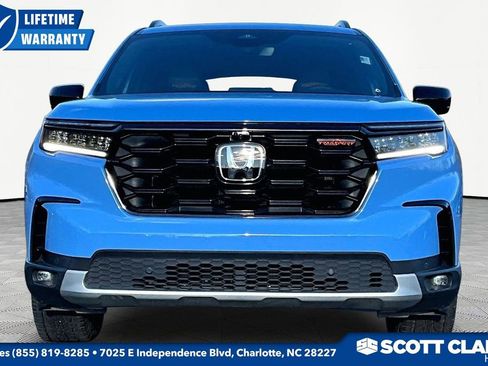 Used 2024 Honda Pilot TrailSport image 2
