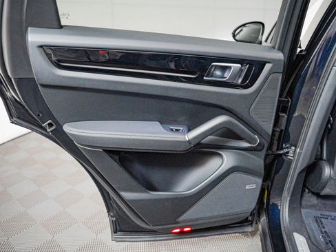 Certified 2021 Porsche Cayenne S image 28