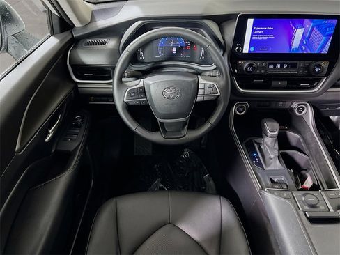 Certified 2025 Toyota Grand Highlander AWD image 19