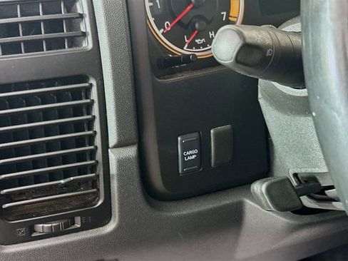 Used 2010 Nissan Titan SE w/ SE Value Truck Pkg image 11