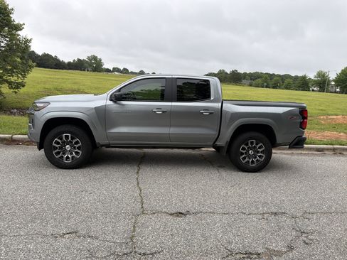 Certified 2024 Chevrolet Colorado Z71 w/ Z71 Convenience Package 2 AWD/4WD image 7
