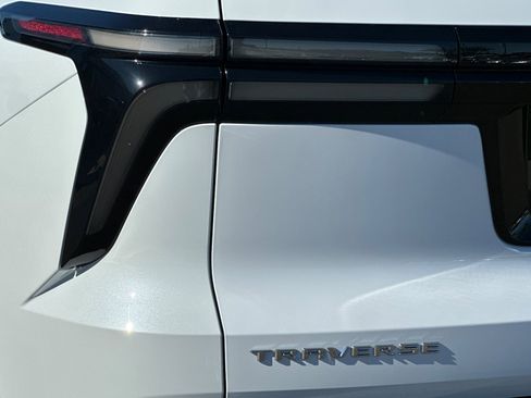 New 2026 Chevrolet Traverse High Country w/ LPO, Illumination Package image 28