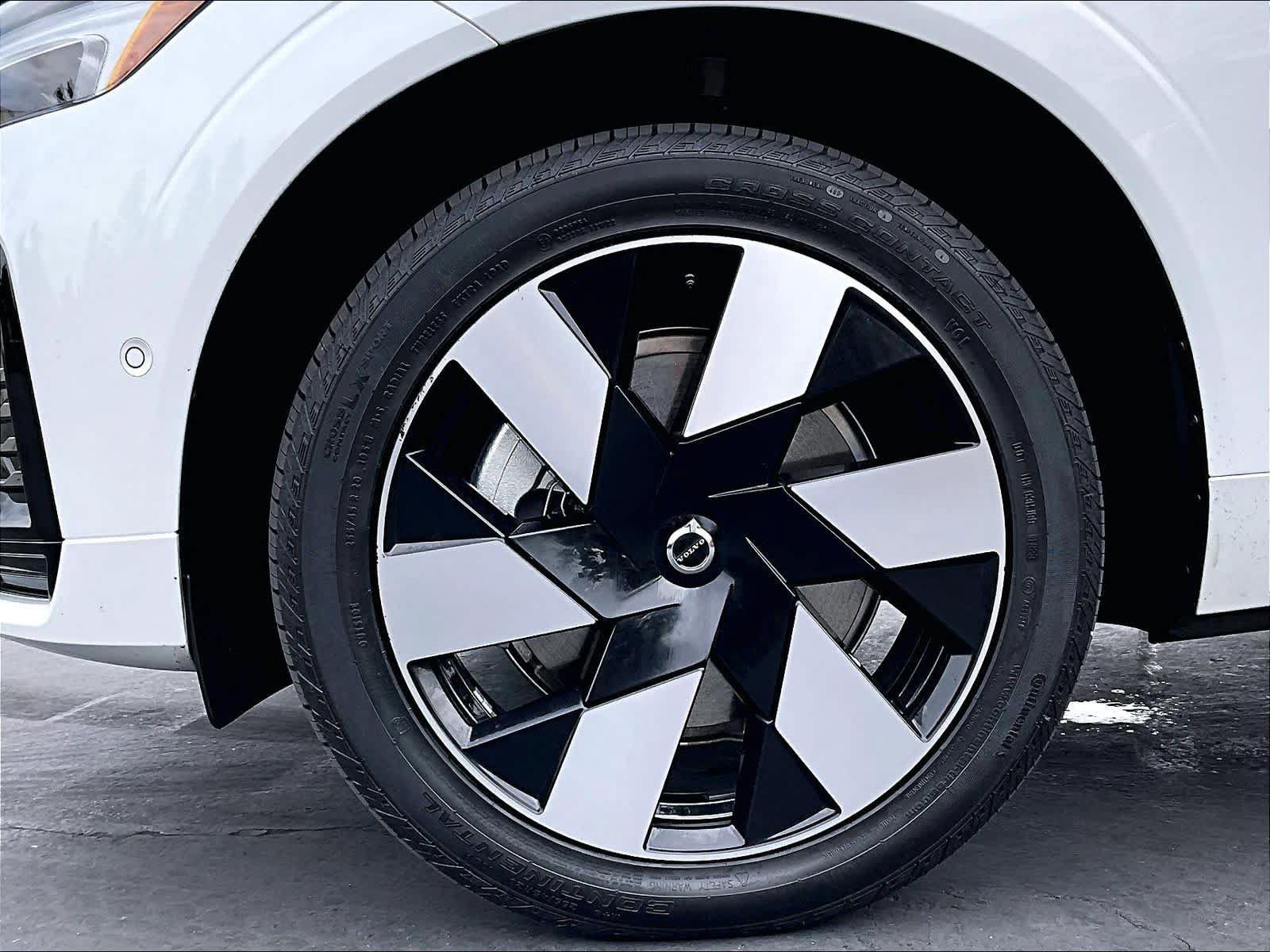 Used 2024 Volvo XC60 T8 Plus w/ Protection Package Premier AWD/4WD image 14