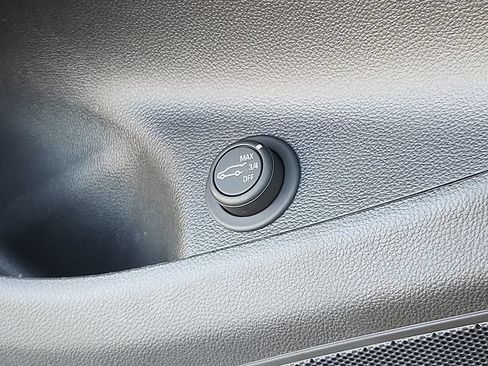 Certified 2020 Buick Envision Essence FWD image 25