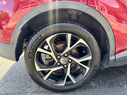Used 2018 Toyota C-HR XLE FWD image 12