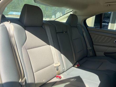 Used 2017 Ford Taurus SEL image 17