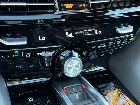 Used 2025 Acura MDX SH-AWD w/ Technology Package image 21