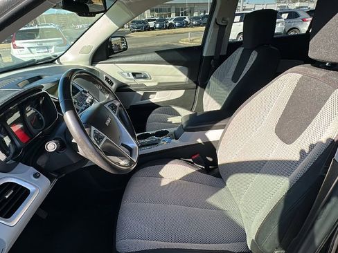 Used 2017 GMC Terrain SLE w/ Technology Package image 9