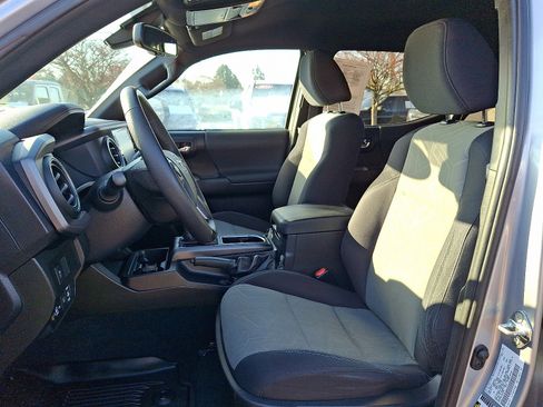 Used 2020 Toyota Tacoma TRD Sport image 13