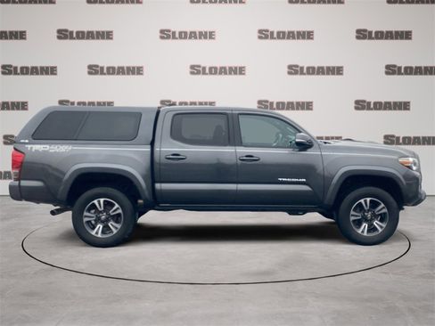 Used 2017 Toyota Tacoma TRD Sport w/ Tow Package (A/T) image 6