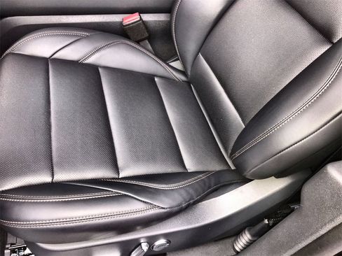 Used 2025 Lincoln Nautilus Premier w/ Jet Appearance Package image 12