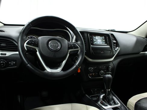 Used 2015 Jeep Cherokee Latitude FWD image 2