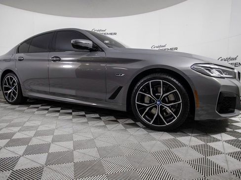 Used 2022 BMW 530e w/ Premium Package image 3