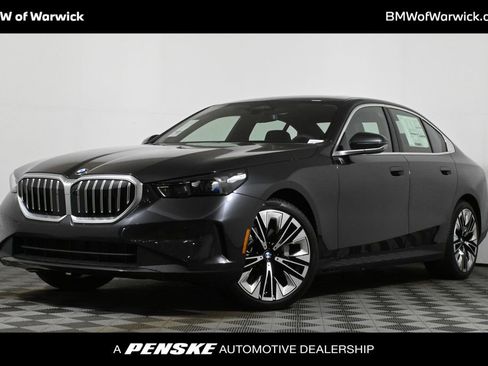 Used 2026 BMW 530i xDrive w/ Premium Package image 1