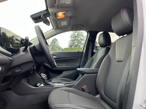 Used 2025 Buick Encore GX Preferred image 24