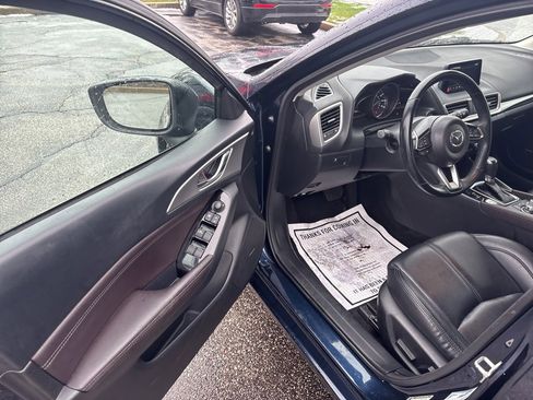 Used 2018 MAZDA MAZDA3 Touring image 19