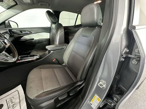 Used 2025 Chevrolet Trax LT w/ Driver Confidence Package image 11