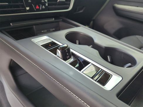 Used 2025 Volkswagen Atlas SE image 33